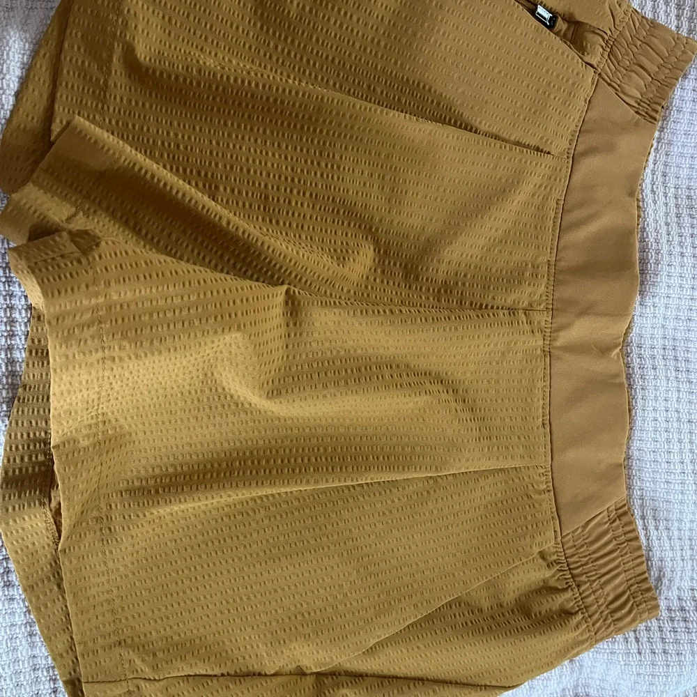 Athleta Textured Brooklyn Short in Tuscan Gold Womens 4 - Picture 6 of 12